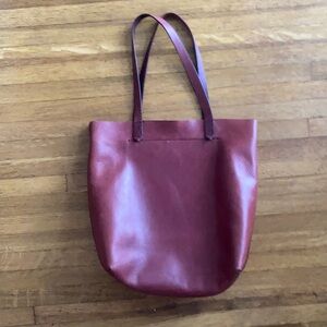 💁‍♀️👝 Madewell Purse Brown Leather, Great Condition | ~14” x 13” 👜👛